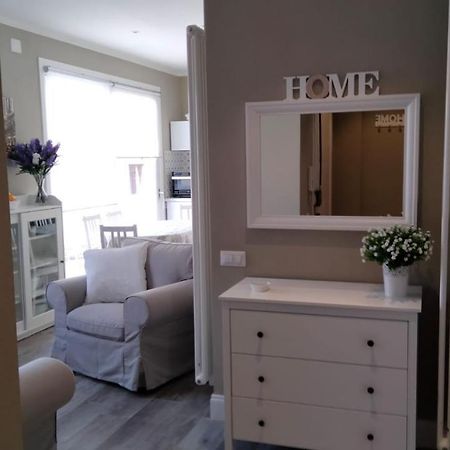 Momhouse - Appartamento - กาญารี ภายนอก รูปภาพ